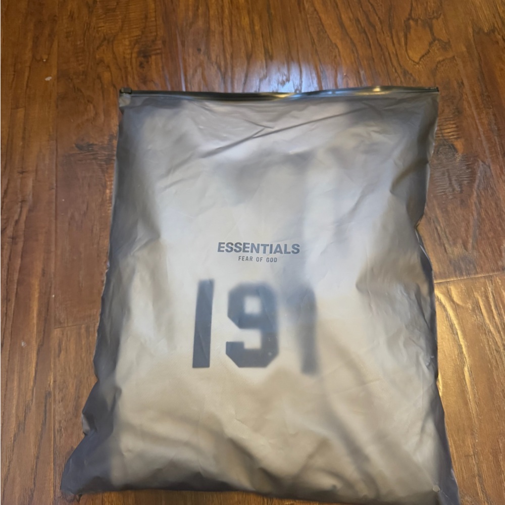 essentials polo - Picture 2 of 4